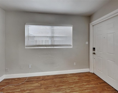 313 S Lawsona Boulevard - Photo Thumbnail 2