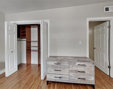 313 S Lawsona Boulevard - Photo Thumbnail 11