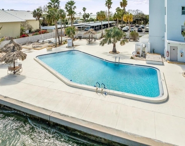 7200 Sunshine Skyway Lane S - Photo Thumbnail 25