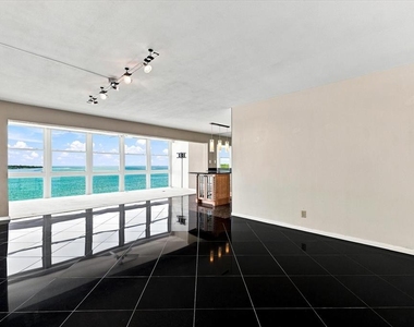 7200 Sunshine Skyway Lane S - Photo Thumbnail 7