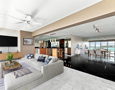 7200 Sunshine Skyway Lane S - Photo Thumbnail 4