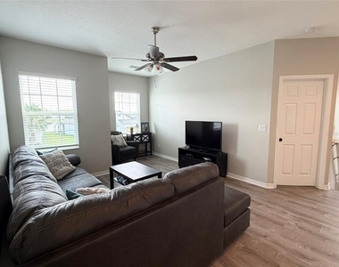 1659 Chatsworth Circle - Photo Thumbnail 3