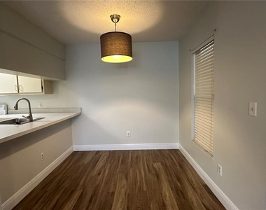 6126 Curry Ford Road - Photo Thumbnail 15