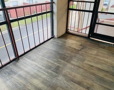 1604 Sunside Square - Photo Thumbnail 11