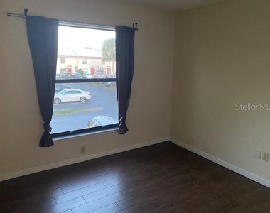 1604 Sunside Square - Photo Thumbnail 5