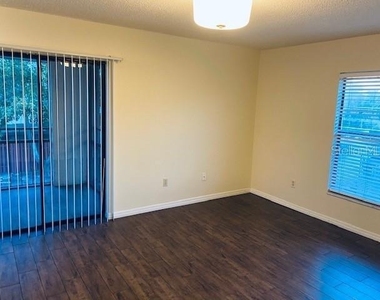 1604 Sunside Square - Photo Thumbnail 2