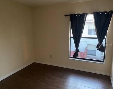 1604 Sunside Square - Photo Thumbnail 9