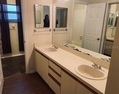 1604 Sunside Square - Photo Thumbnail 10