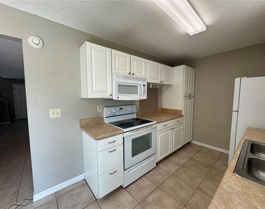 1643 Sandy Point Square - Photo Thumbnail 7