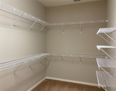 481 Pheasant Drive - Photo Thumbnail 13
