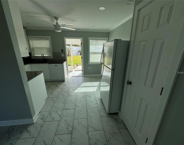 301 Colonia Lane W - Photo Thumbnail 10