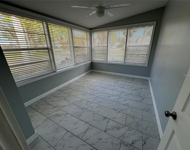 301 Colonia Lane W - Photo Thumbnail 7