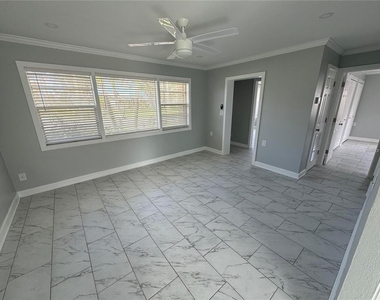 301 Colonia Lane W - Photo Thumbnail 9