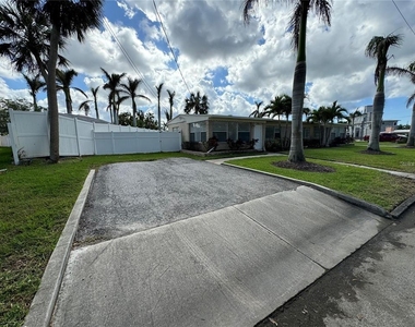 301 Colonia Lane W - Photo Thumbnail 13