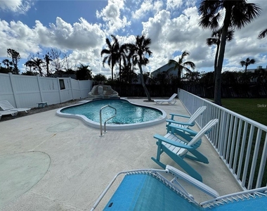301 Colonia Lane W - Photo Thumbnail 3