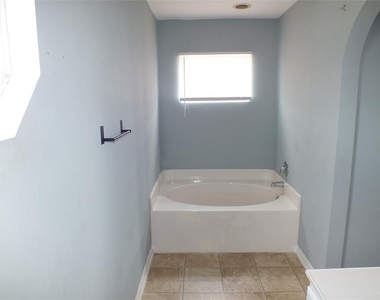 437 Fish Hawk Drive - Photo Thumbnail 6