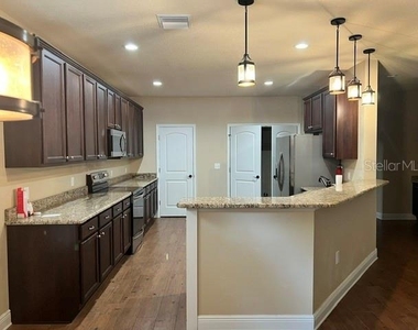 421 E Park Street - Photo Thumbnail 6