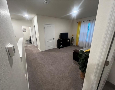 3906 Resting Robin Avenue - Photo Thumbnail 13