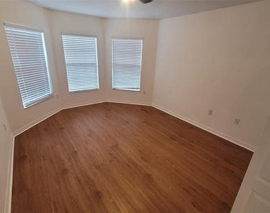 7249 Twin Cedar Lane - Photo Thumbnail 34
