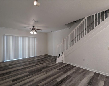 4833 Nw 46th Place - Photo Thumbnail 11