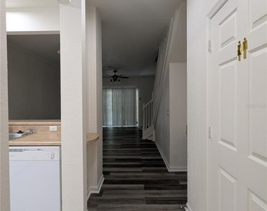 4833 Nw 46th Place - Photo Thumbnail 3