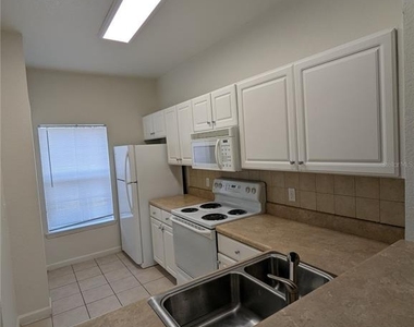 4833 Nw 46th Place - Photo Thumbnail 10