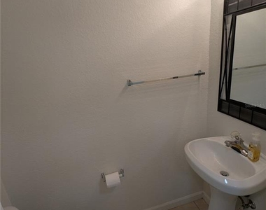 4833 Nw 46th Place - Photo Thumbnail 48
