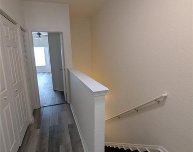 4833 Nw 46th Place - Photo Thumbnail 24