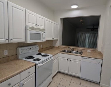 4833 Nw 46th Place - Photo Thumbnail 6