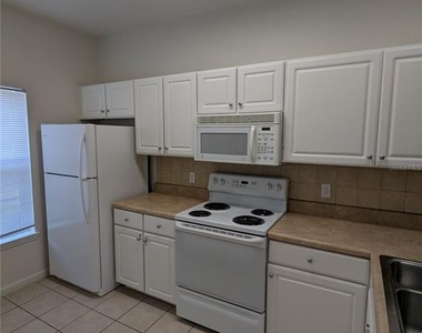 4833 Nw 46th Place - Photo Thumbnail 5
