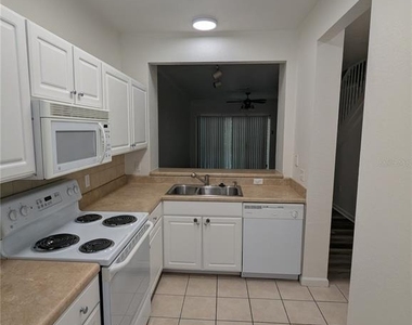 4833 Nw 46th Place - Photo Thumbnail 7