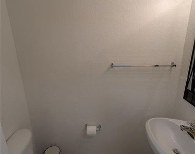4833 Nw 46th Place - Photo Thumbnail 47