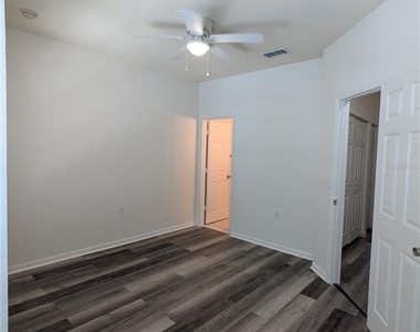 4833 Nw 46th Place - Photo Thumbnail 18