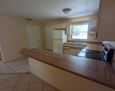 824 N Saint Clair Abrams Avenue - Photo Thumbnail 7