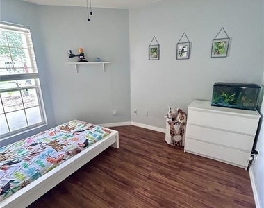 1061 Portmoor Way - Photo Thumbnail 10