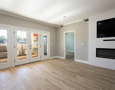300 Bella Harbor Court - Photo Thumbnail 2
