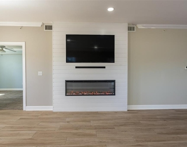300 Bella Harbor Court - Photo Thumbnail 11