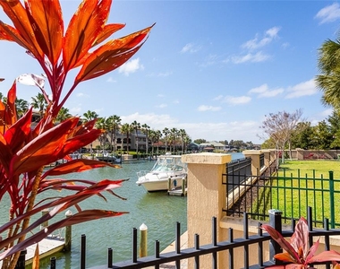 300 Bella Harbor Court - Photo Thumbnail 38