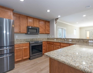 300 Bella Harbor Court - Photo Thumbnail 3