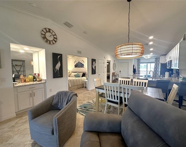 14050 Heritage Landing Boulevard - Photo Thumbnail 10