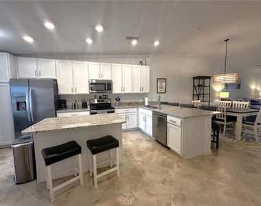 14050 Heritage Landing Boulevard - Photo Thumbnail 5