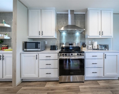 3118 Bayberry Avenue - Photo Thumbnail 18