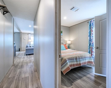 3118 Bayberry Avenue - Photo Thumbnail 24