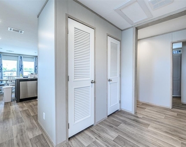 3118 Bayberry Avenue - Photo Thumbnail 23