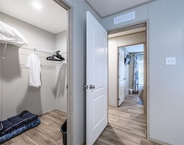 3118 Bayberry Avenue - Photo Thumbnail 36