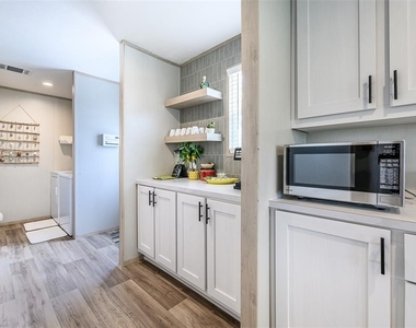 3118 Bayberry Avenue - Photo Thumbnail 20