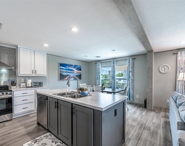 3118 Bayberry Avenue - Photo Thumbnail 14