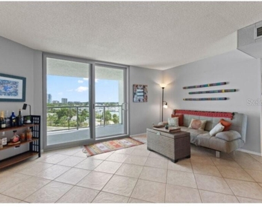 1111 N Gulfstream Avenue - Photo Thumbnail 5