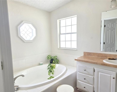 2304 Kingston Street S - Photo Thumbnail 16