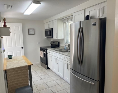 2904 Avenue B - Photo Thumbnail 3